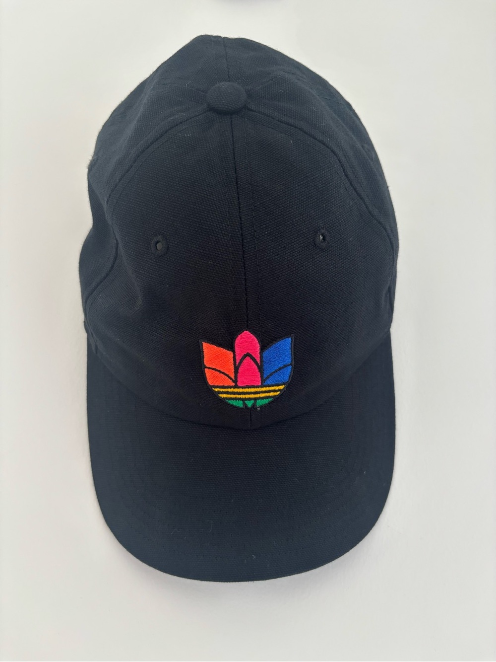 Unisex adidas Black Cap with Rainbow 3D Trefoil Emblem